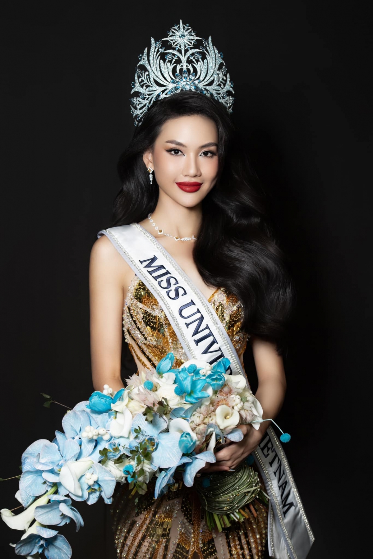 Vietnamese beauty departs for Miss Universe 2023 in El Salvador